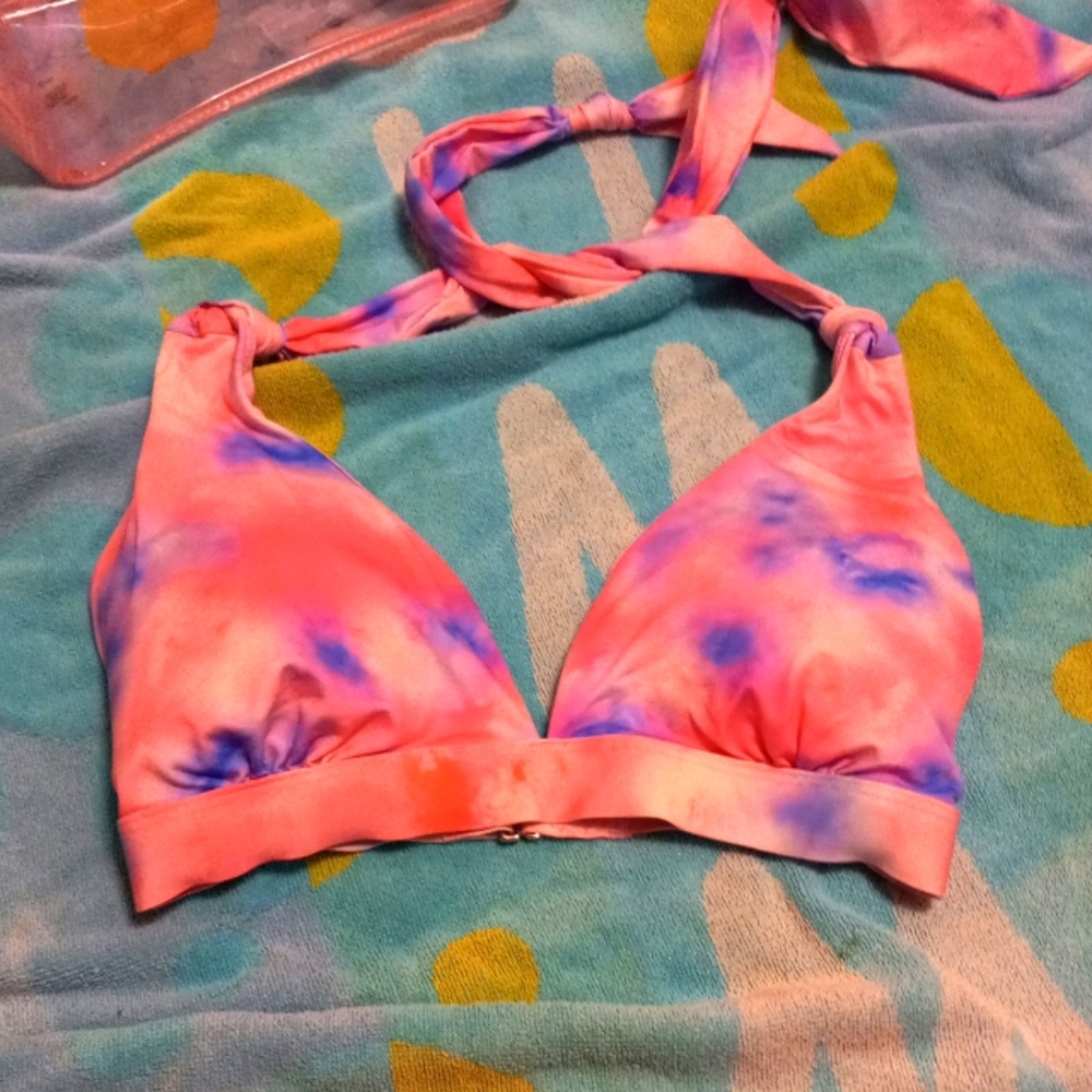 VS blue and pink qnd white top